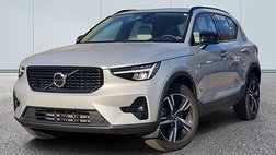 2023 Volvo XC40 B5 Plus Dark Theme