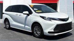 2022 Toyota Sienna LE 8-Passenger