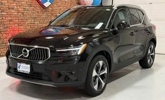 2025 Volvo XC40 B5 Plus Bright Theme