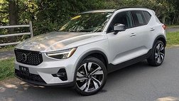 2025 Volvo XC40 B5 Plus Dark Theme