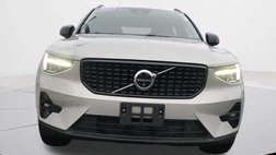 2025 Volvo XC40 B5 Plus Dark Theme