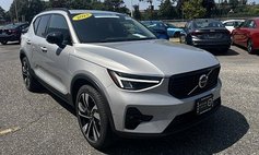 2023 Volvo XC40 B5 Plus Dark Theme