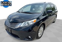 2017 Toyota Sienna XLE w/ Rear Entertainment & Moon