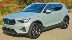 2025 Volvo XC40 B5 Core Bright Theme