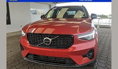 2023 Volvo XC40 B5 Plus Dark Theme