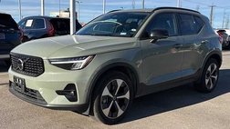 2025 Volvo XC40 B5 Plus Dark Theme