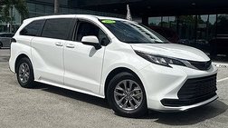 2022 Toyota Sienna LE 8-Passenger