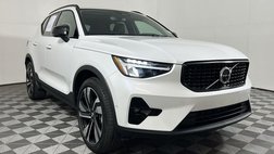 2025 Volvo XC40 B5 Plus Dark Theme