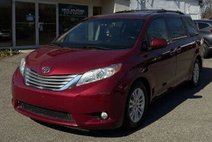 2015 Toyota Sienna XLE 7-Passenger Auto Access Seat