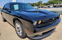 2017 Dodge Challenger SXT Plus