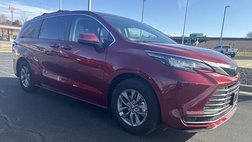 2022 Toyota Sienna LE 8-Passenger