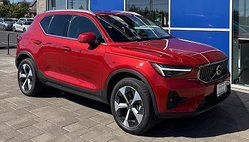 2024 Volvo XC40 B5 Plus Bright Theme