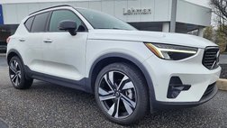 2023 Volvo XC40 B5 Plus Dark Theme