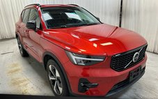 2023 Volvo XC40 B5 Plus Dark Theme
