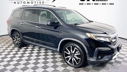 2019 Honda Pilot Touring w/Rear Captain's Chairs