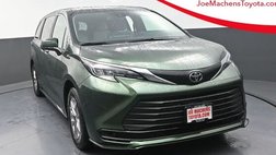 2026 Toyota Sienna LE 8-Passenger