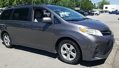 2018 Toyota Sienna LE 7-Passenger FWD with Auto-A