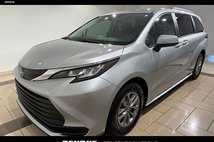 2022 Toyota Sienna LE 8-Passenger