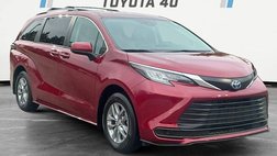 2022 Toyota Sienna LE 8-Passenger