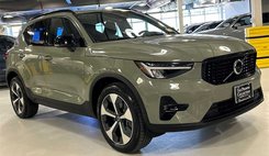 2023 Volvo XC40 B5 Plus Dark Theme