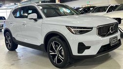 2025 Volvo XC40 B5 Core Bright Theme
