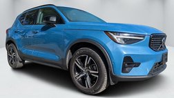 2023 Volvo XC40 B5 Plus Dark Theme