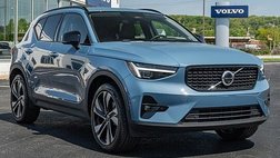 2024 Volvo XC40 B5 Ultimate Dark Theme