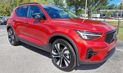 2023 Volvo XC40 B5 Plus Dark Theme