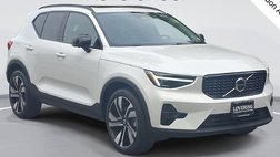 2025 Volvo XC40 B5 Ultra Dark Theme