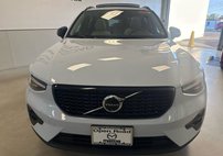 2024 Volvo XC40 B5 Ultimate Dark Theme