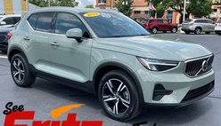 2024 Volvo XC40 B5 Core Dark Theme