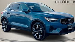 2023 Volvo XC40 B5 Plus Bright Theme
