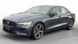 2024 Volvo S60 B5 Plus Dark Theme