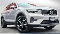 2025 Volvo XC40 B5 Core Bright Theme