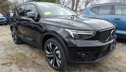2024 Volvo XC40 B5 Ultimate Dark Theme