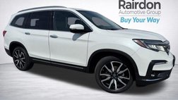 2022 Honda Pilot Touring w/Rear Captain's Chairs