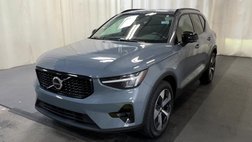 2023 Volvo XC40 B4 Ultimate Dark Theme