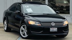 2014 Volkswagen Passat SE with Sunroof and Nav 1.8