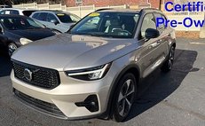 2024 Volvo XC40 B5 Plus Dark Theme