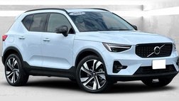2025 Volvo XC40 B5 Plus Dark Theme