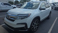 2021 Honda Pilot Touring w/Rear Captain's Chairs