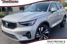 2025 Volvo XC40 B5 Plus Bright Theme