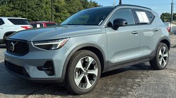 2023 Volvo XC40 B4 Ultimate Dark Theme