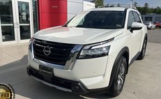 2022 Nissan Pathfinder SL