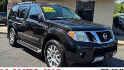 2011 Nissan Pathfinder LE