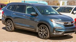 2019 Honda Pilot Touring w/Rear Captain's Chairs