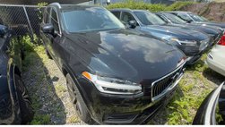 2022 Volvo XC90 T6 Momentum 7-Passenger