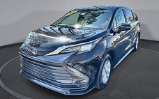 2025 Toyota Sienna LE 8-Passenger