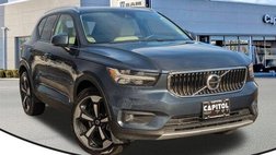 2022 Volvo XC40 T5 Momentum