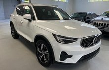 2025 Volvo XC40 B5 Core Bright Theme